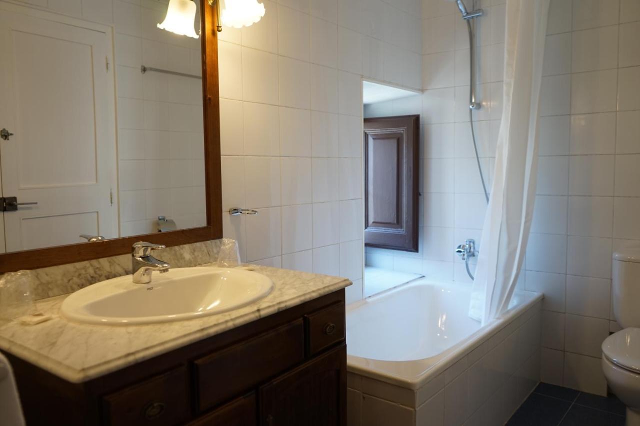 Hotel Fonda Biayna à Bellver De Cerdanya Extérieur photo